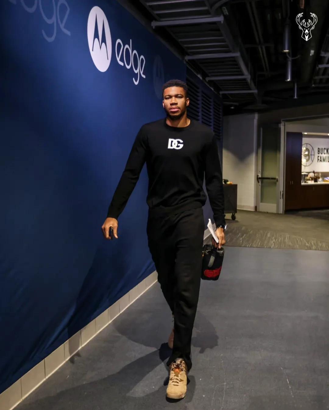 关于清晨体能课后，密尔沃基雄鹿更衣室发声备战全明星赛，态度坚定，控场能力受关注的信息