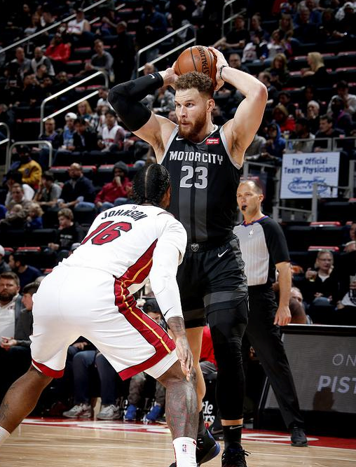 关于瓦伦西亚训练开放日，今夜回应争议引欢呼，NBA季后赛在即，细节决定成败的信息