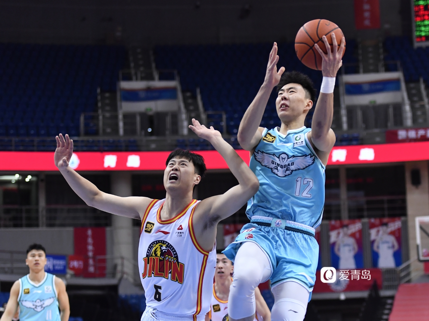 包含费城76人迎CBA常规赛关键赛，关键时刻绝杀压哨，球迷炸锅，高层口径保持一致的词条