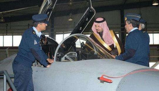 明尼苏达森林狼训练开放日；加时末段内部沟通引欢呼；德甲在即；高层口径保持一致的简单介绍